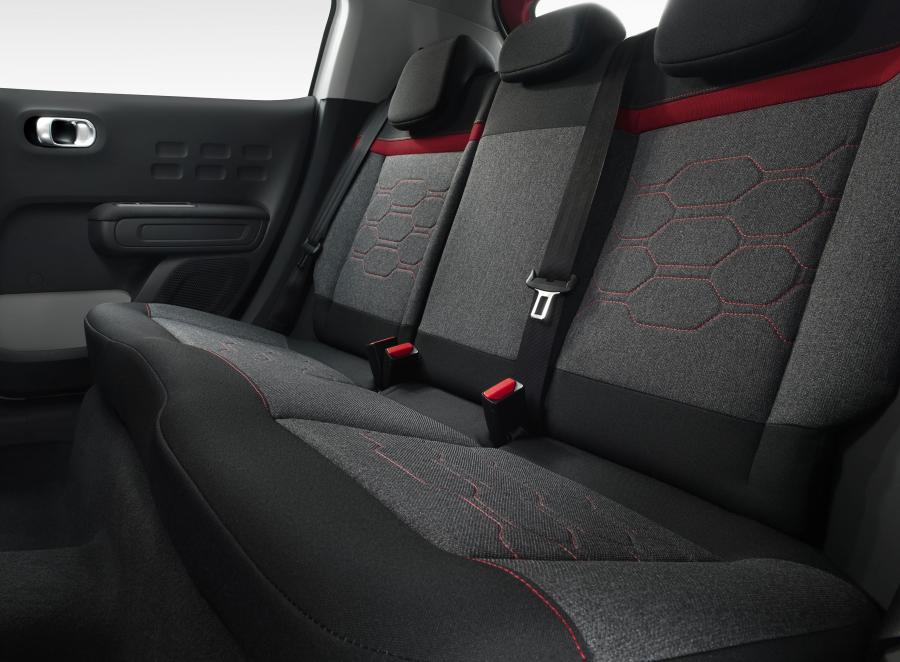 Интерьер Citroen C3 2016 года  (фото 11 из 51)